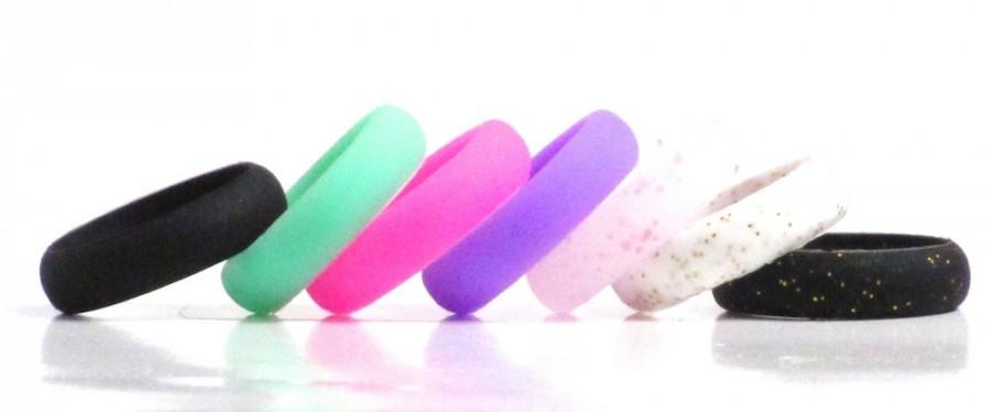 Wedding - 7 Pack Women's Silicone Wedding Rings - 7 Vibrant Colors to Match Any Outfit - Workout and Gym Wedding Bands!