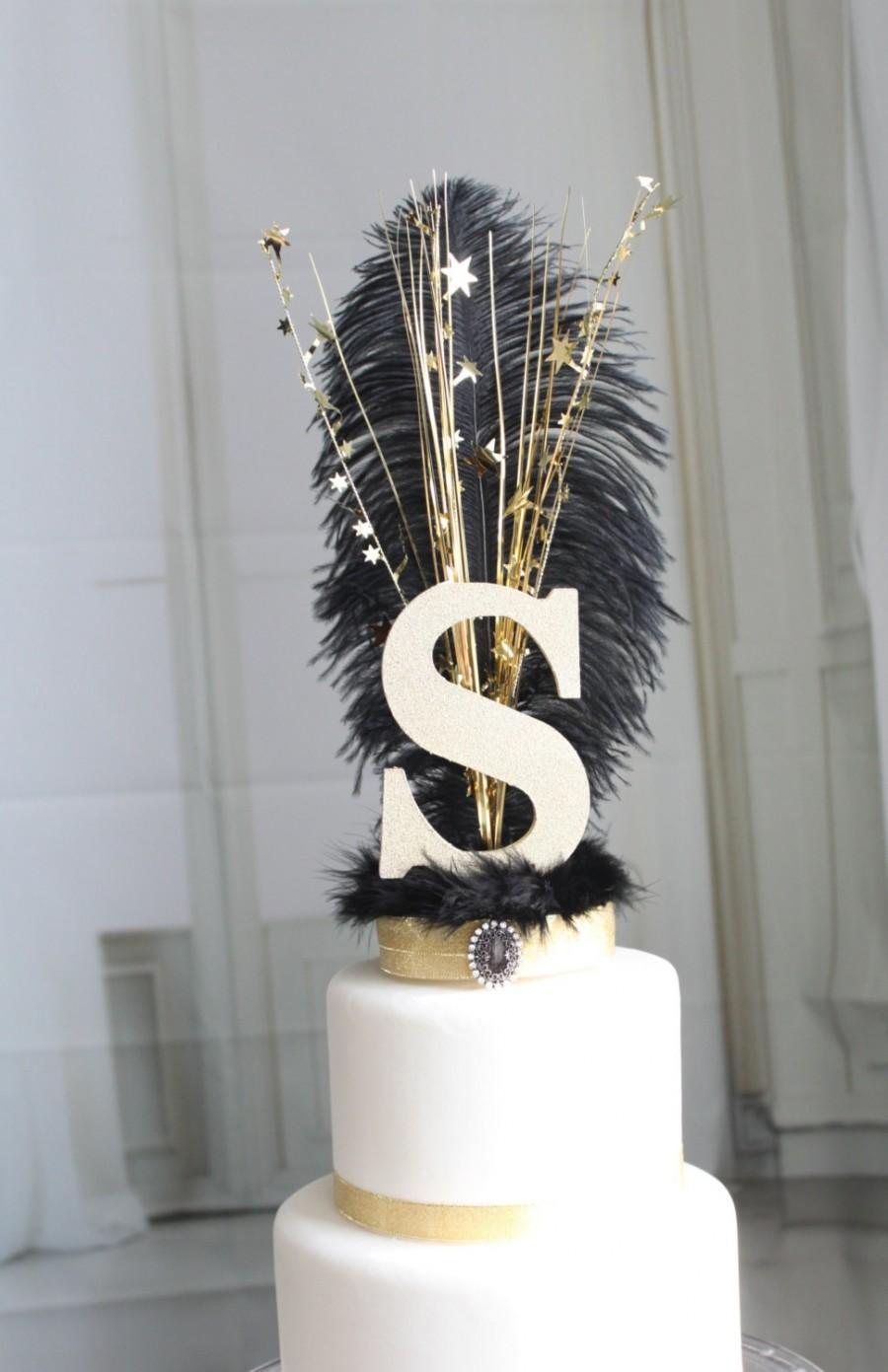Свадьба - Initial or Letter Gatsby black and gold feather cake topper