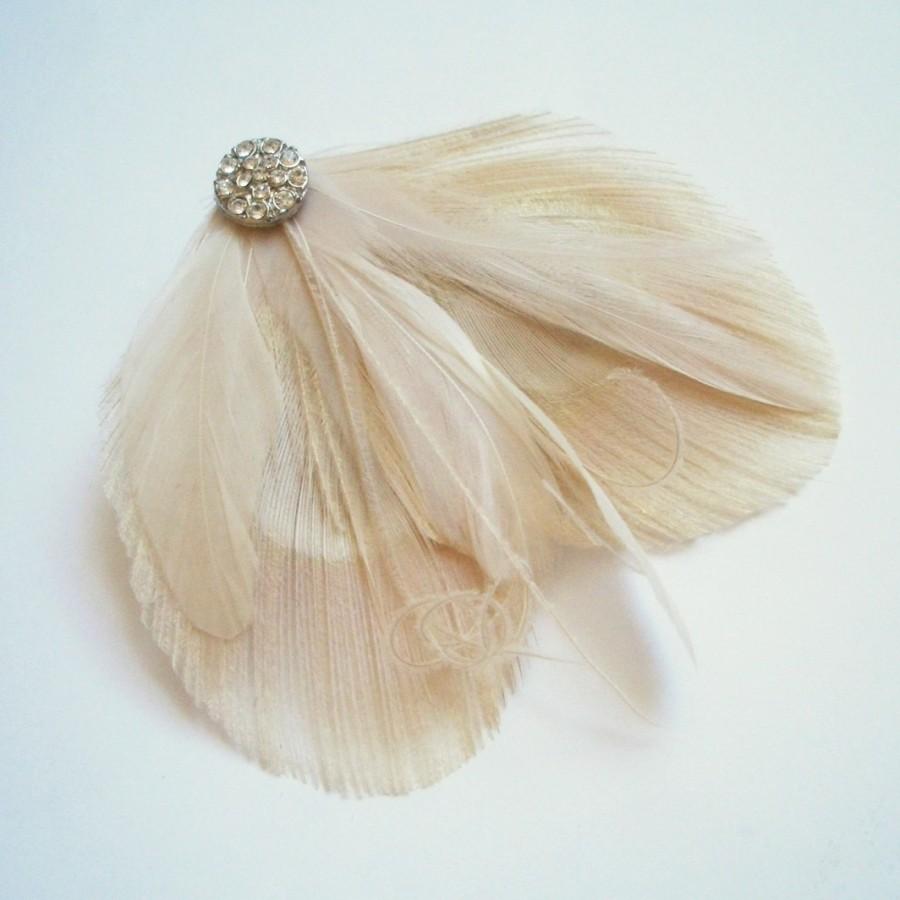 Hochzeit - Peacock Feather Hairclip in Ivory and Champagne - LEAH II - Made to Order