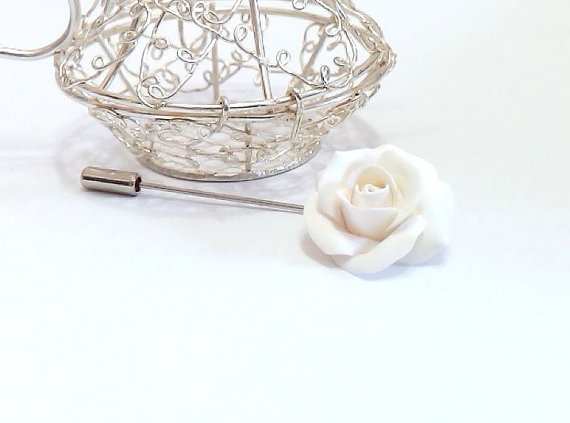 Wedding - White Roses Boutonniere, Rustic Groom Buttonhole, Woodland Lapel pin, Groom Boutonniere, White Roses Brooch