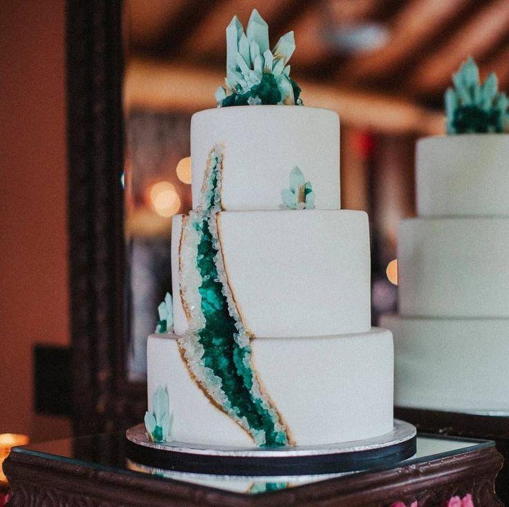 Свадьба - Stunning New Wedding Cake Trend Taking Over Instagram