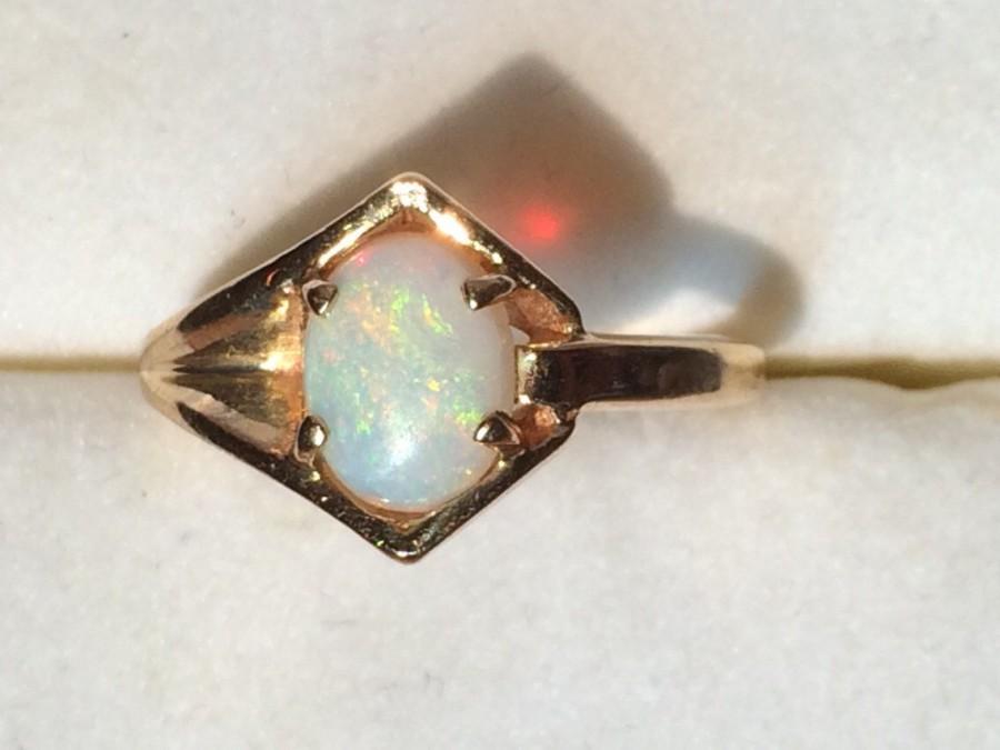 Hochzeit - Vintage Opal Ring. Oval Fire Opal in 14K Yellow Gold. Unique Engagement Ring. Cocktail Ring. Estate.  October Birthstone. 14th Anniversary