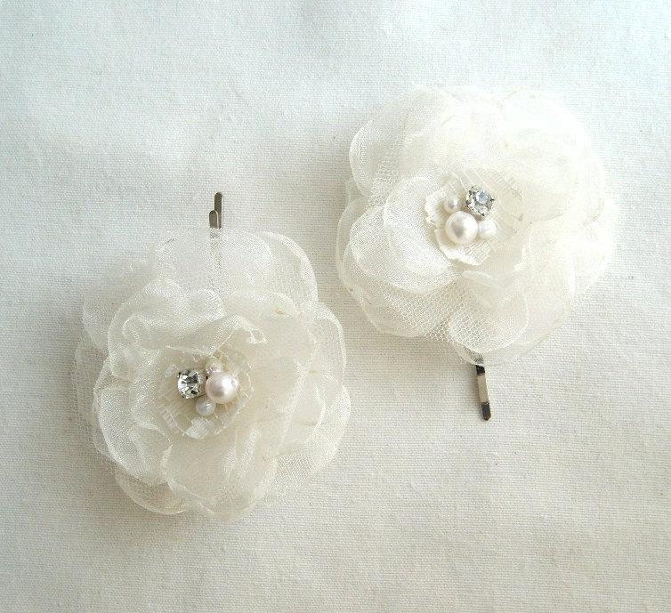 Wedding hair pins with flowers and pearls for a bride KINSLEY Accessories Hair Accessories Hair Pins Bridal hair pins with decorative flowers for a wedding 