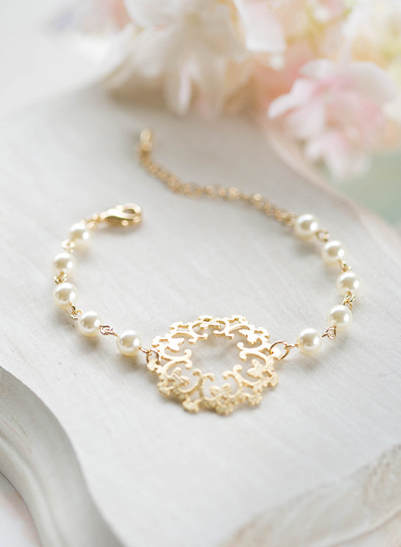 Mariage - Bridal Bracelet Bridesmaid Bracelet Gold Filigree Cream White Pearls Bracelet Adjustable Bracelet Bridesmaid Gift Gold Wedding Jewelry