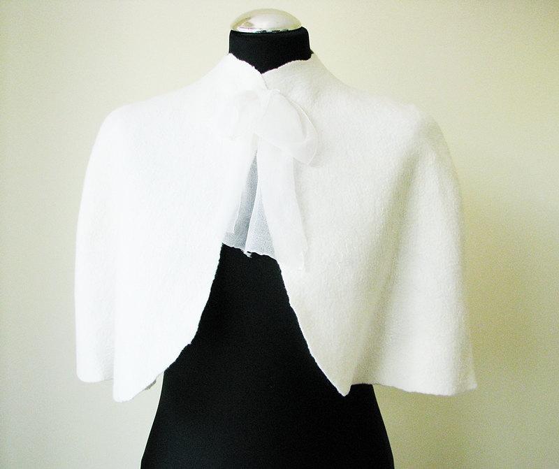 Mariage - Elegant Bridal cape / capelet / shoulder wrap / Wedding shrug - Natural white Ivory