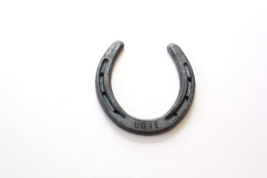 Mariage - Personalized Horseshoe lucky horseshoe . rustic wedding gift iron anniversary gift . 6th anniversary gift . rustic wedding decor horse lover