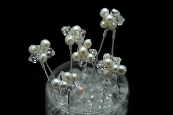 Hochzeit - Set of 6 Freshwater Pearl  & Swarovski Crystal  cluster Hair Pins