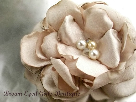 Wedding - Champagne Bridal Flower Hair clip, Wedding Hair Accessory, Bridal Fascinator, Bridal Head Piece