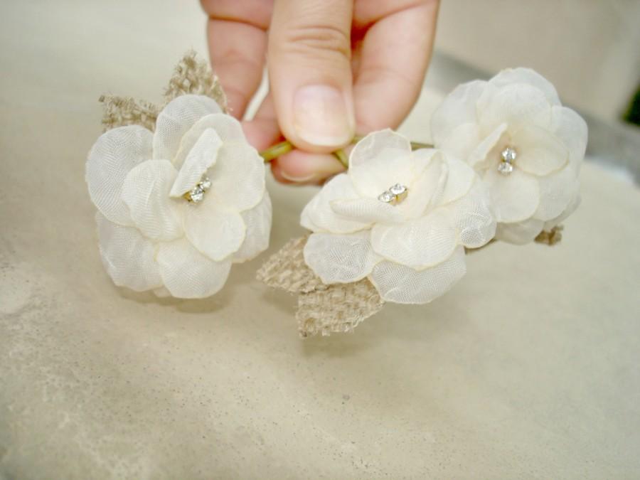Свадьба - Pearl or Crystal Flower Hair Clips Small Burlap Flowers Wedding Hair Piece,  Ivory Flower Hair Pins, Bridesmaid Hair Accessorry