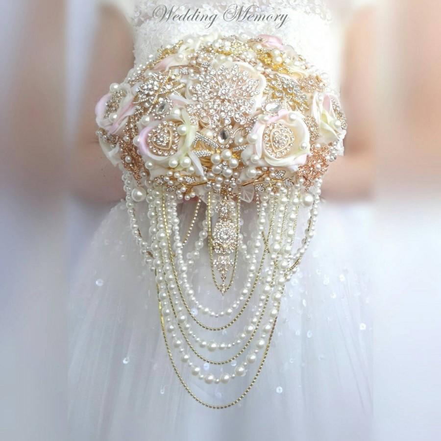 زفاف - Silk flower brooch bouquet of rose gold, blush pink, champagne. Pink and gold jeweled crystal alternative cascading pearls bouquet