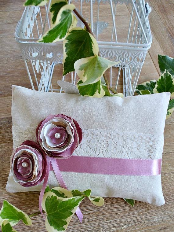 Свадьба - Wedding Ring Pillow Fabric Flowers. Alternative Ring pillow deep pink. Rustic ring bearer ivory lace pink pearl flowers.Rustic wedding