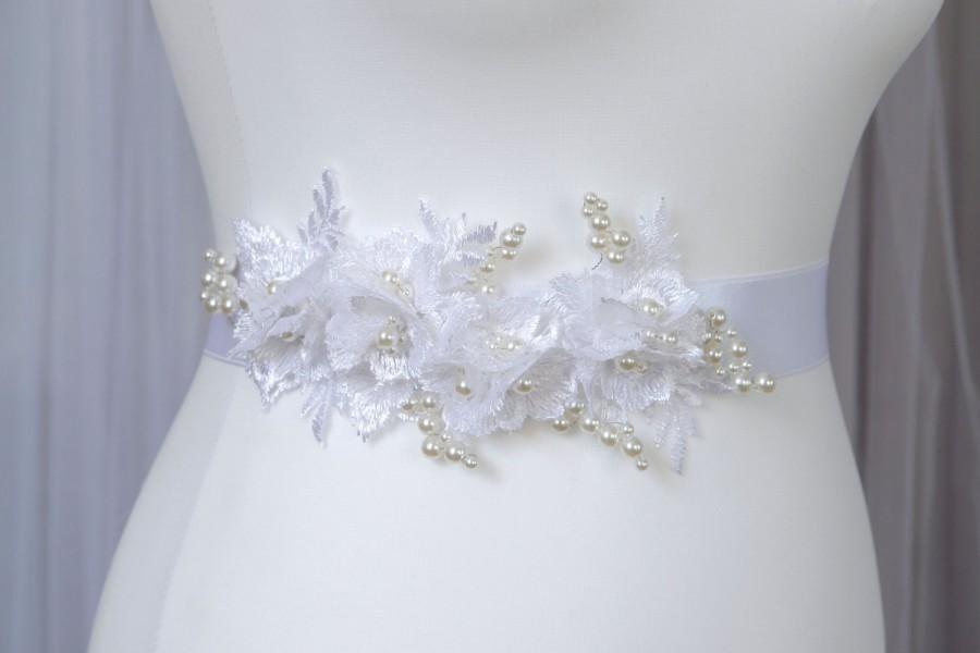 Свадьба - White Bridal sash / Wedding White Lace Sash / White Wedding Belt / White Lace Flowers / Flower Sash / Custom colors