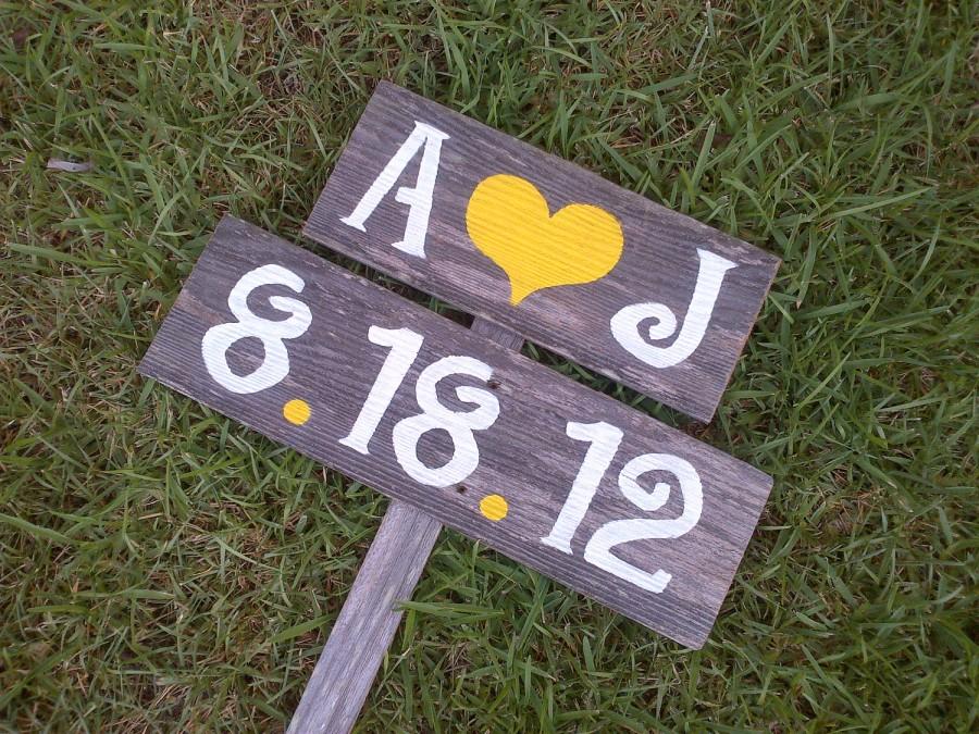 Mariage - Initials Wedding Signs Wedding Date Rustic Wedding Outdoor Sign LARGE Hand Painted Reclaimed Wood. Vintage Weddings. Road Signs