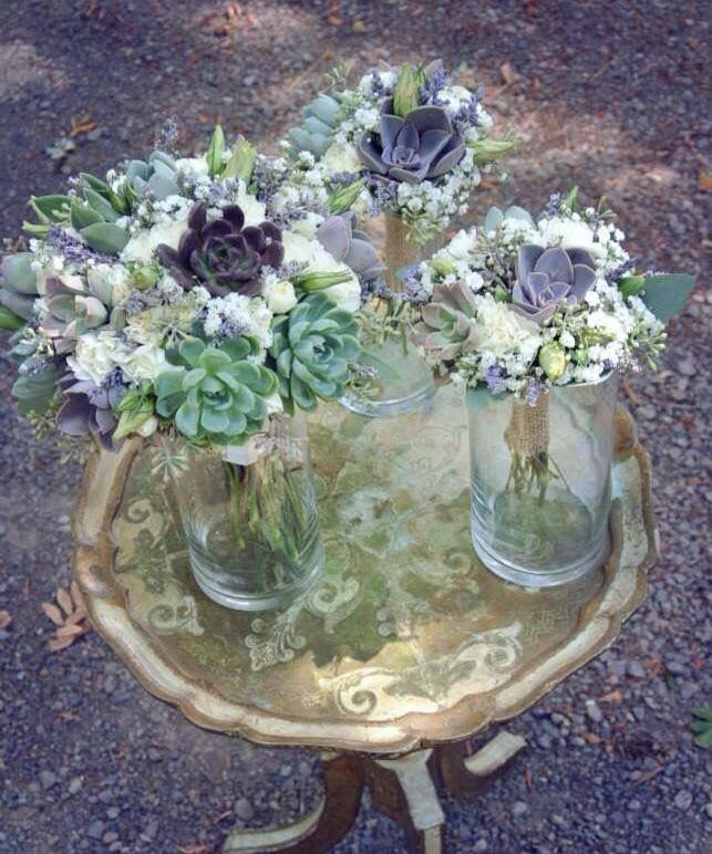 زفاف - Succulent bouquet with white and lavender and babies breath accents