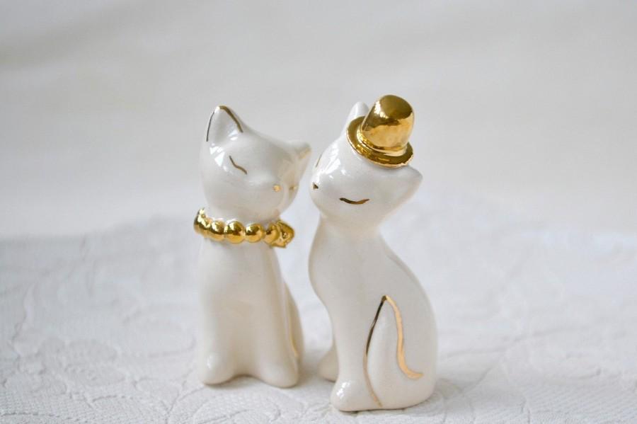 Hochzeit - Cat cake topper, wedding cake topper, gold/silver ivory - wedding, ceramic cat cake topper wedding, bride and groom cats - wedding keepsake