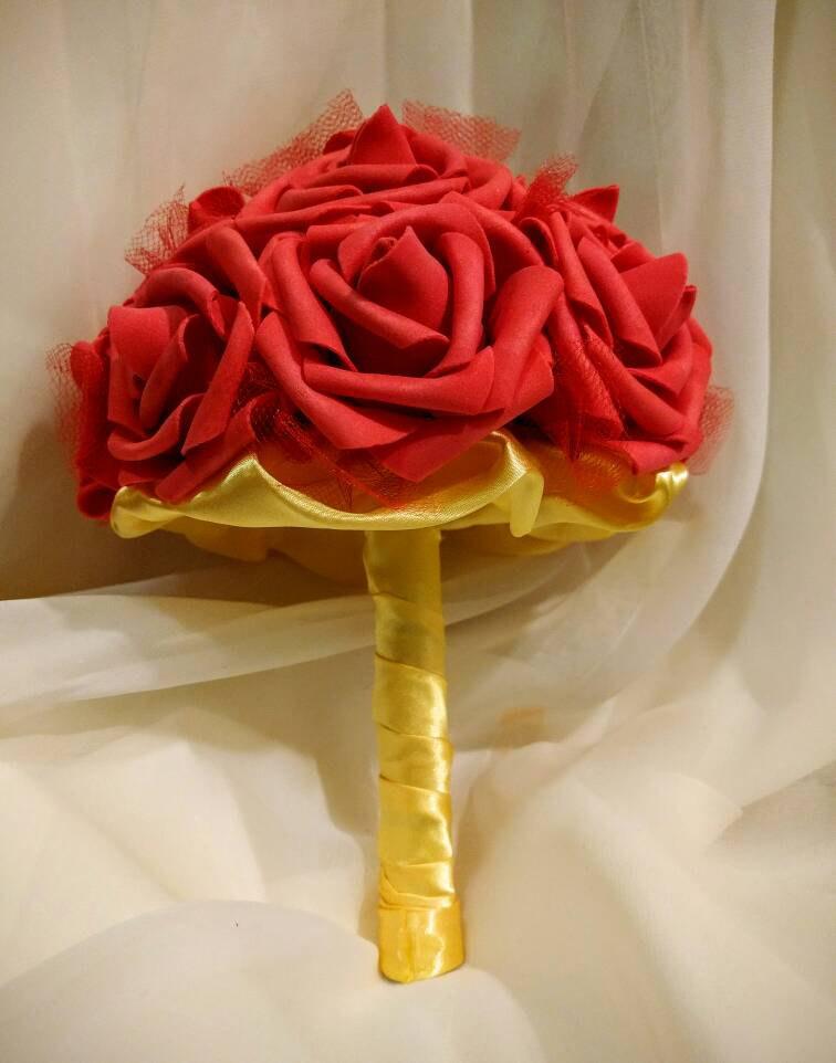 Mariage - Disneys Beauty and the Beast / Belle inspired Bouquets for Wedding, Quinceanera, or sweet 16. Inspired by Belles Gown & the Beasts Red Rose.
