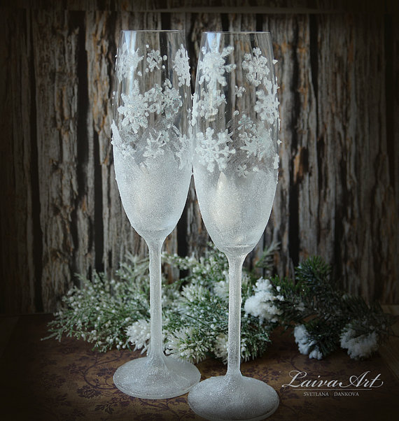 Mariage - Snowflake Wedding Champagne Glasses Winter Wedding Christmas Wedding Holiday Wedding Champagne Flutes