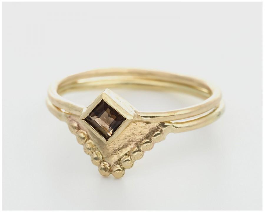 زفاف - Wedding set- 14k gold V ring and a square Smoky Quartz ring. Woman wedding ring. 14k gold and Gemstone. Engagement ring. Stacking rings.