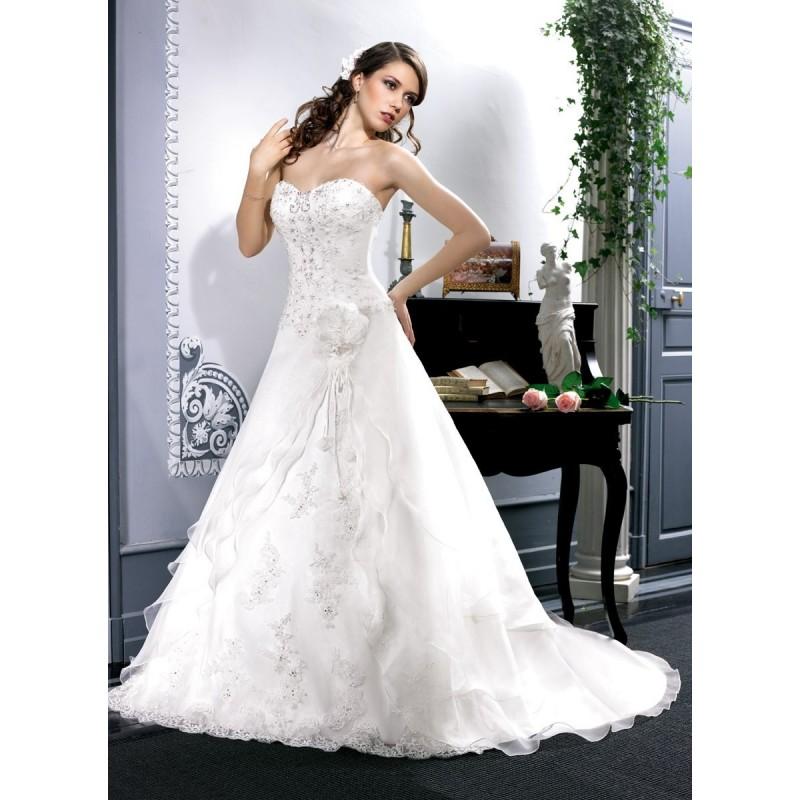 Wedding - Miss Kelly, 131-38 - Superbes robes de mariée pas cher 