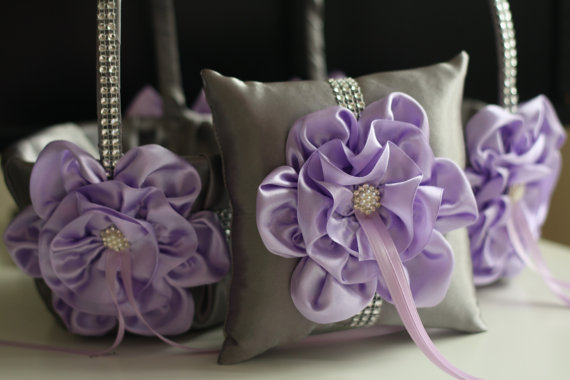 زفاف - Gray Violet Flower Girl Basket   Ring bearer Pillow  Lilac and Gray Wedding Pillow Basket Set  Light Purple Gray Ring Holder Petals Basket