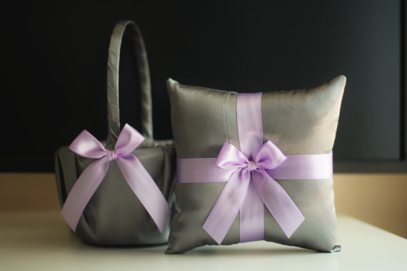 Свадьба - Gray Violet Flower Girl Basket and Ring Bearer Pillow Wedding Set  Gray Light Purple Wedding Basket   Ring Holder  Lilac Wedding Pillow