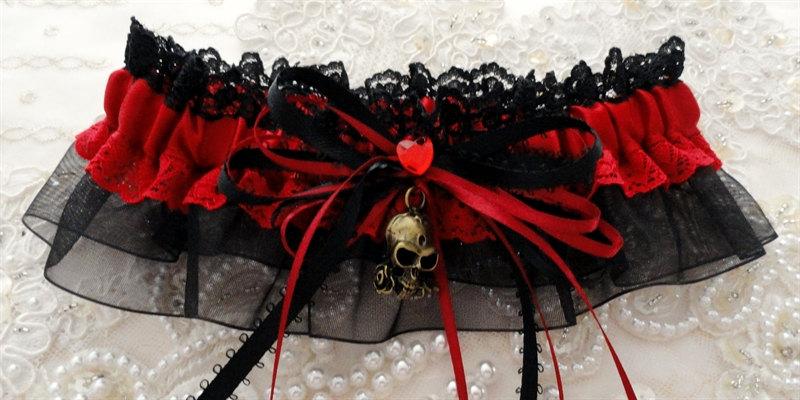Hochzeit - Red and Black Lace Satin Organza Rose Skull Garter