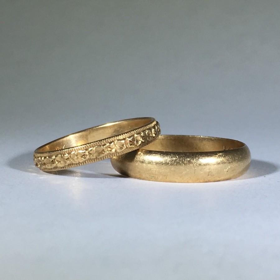 Hochzeit - Vintage Gold Wedding Band Set. His and Hers Art Nouveau Filigree bands in 14K Yellow Gold. Circa 1940. Estate Jewelry. Stacking Gold Ring.