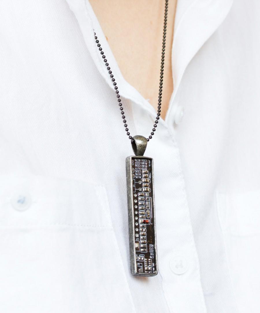 Hochzeit - Techie necklace - Circuit board necklace - geekery - recycled computer motherboard
