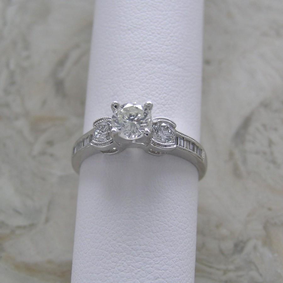 زفاف - Beautiful Engagement Ring Vintage 18K White Gold  Circa 1970