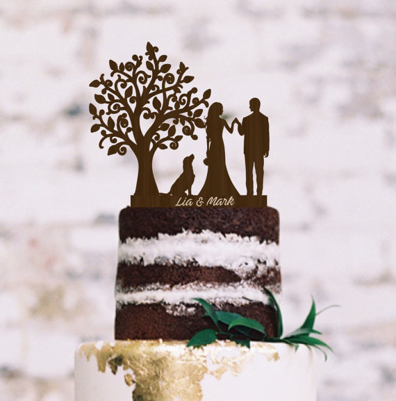 Свадьба - Wedding Cake Topper Bride Groom Silhouette Dog Cat Cake Topper Personalized Wood Cake Topper with tree Rustic Wedding Cake Topper