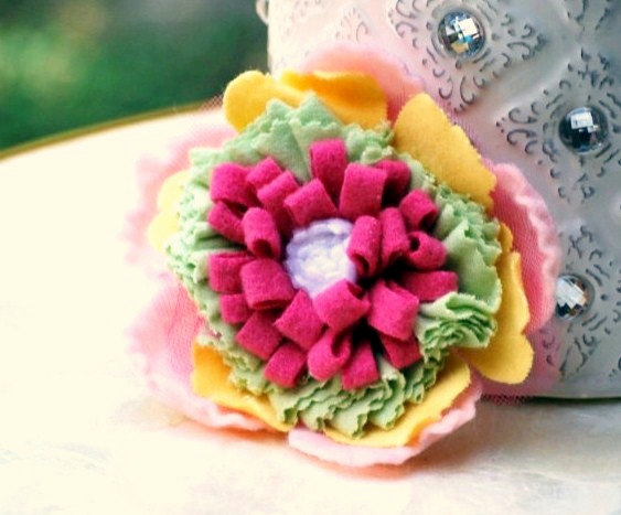 Mariage - Brooch Pin, Hair Clip, or Headband Handmade. Gossip Girly Girl Couture, Pastel Bright Mint Cerise Fuchsia White, Toddler Baby Teen, Fun Gift