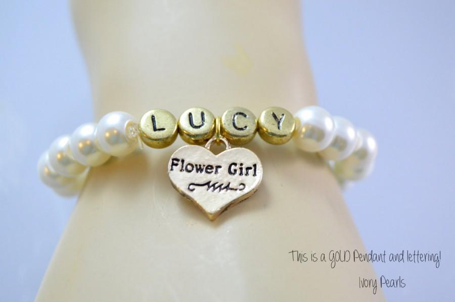 Mariage - Gold Name Flower Girl Bracelet, Wedding Jewelry, Personalized, Custom, Pearl Bracelet, Monogram, Name Bracelet, Children's Bracelet