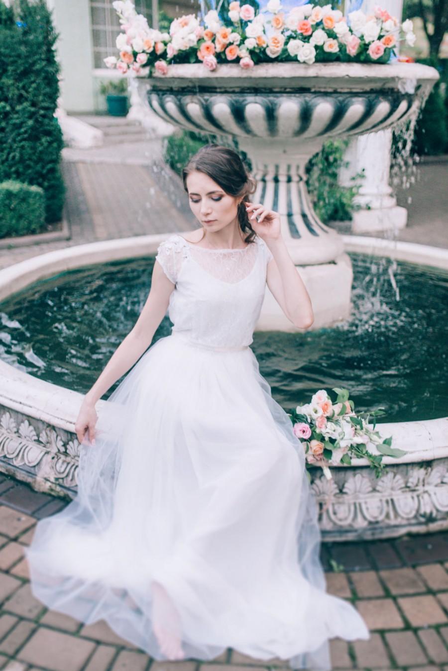 زفاف - Wedding lace dress - Air flowers -  unique wedding gown. Bridal gown. Bohemian wedding dress. Bridesmaid dress. Fairy wedding dress
