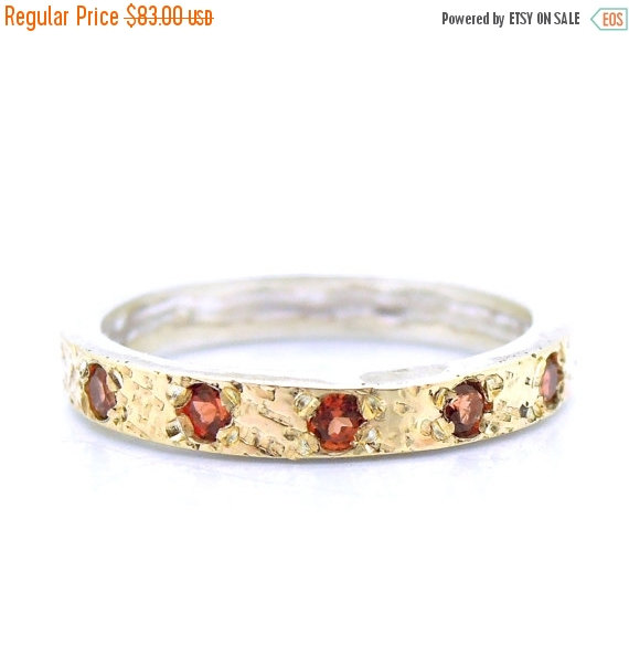 Wedding - ON SALE Garnet engagement ring with hammered silver & gold