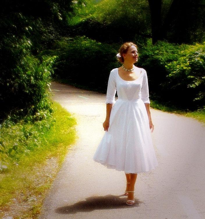 Hochzeit - Miss Judith's Swiss Dot Garden Wedding Dress ~ in cotton swiss dot with pockets ~ full circle skirt ~ sleeves and deep u-neckline