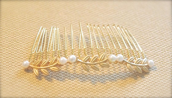Hochzeit - The Pearl & Leaves Comb, Bridal Comb, Brides Hair Accessory, Bridesmaid Hair Accessories, Grecian Gold Comb, Greek Goddess Comb, Roman Comb