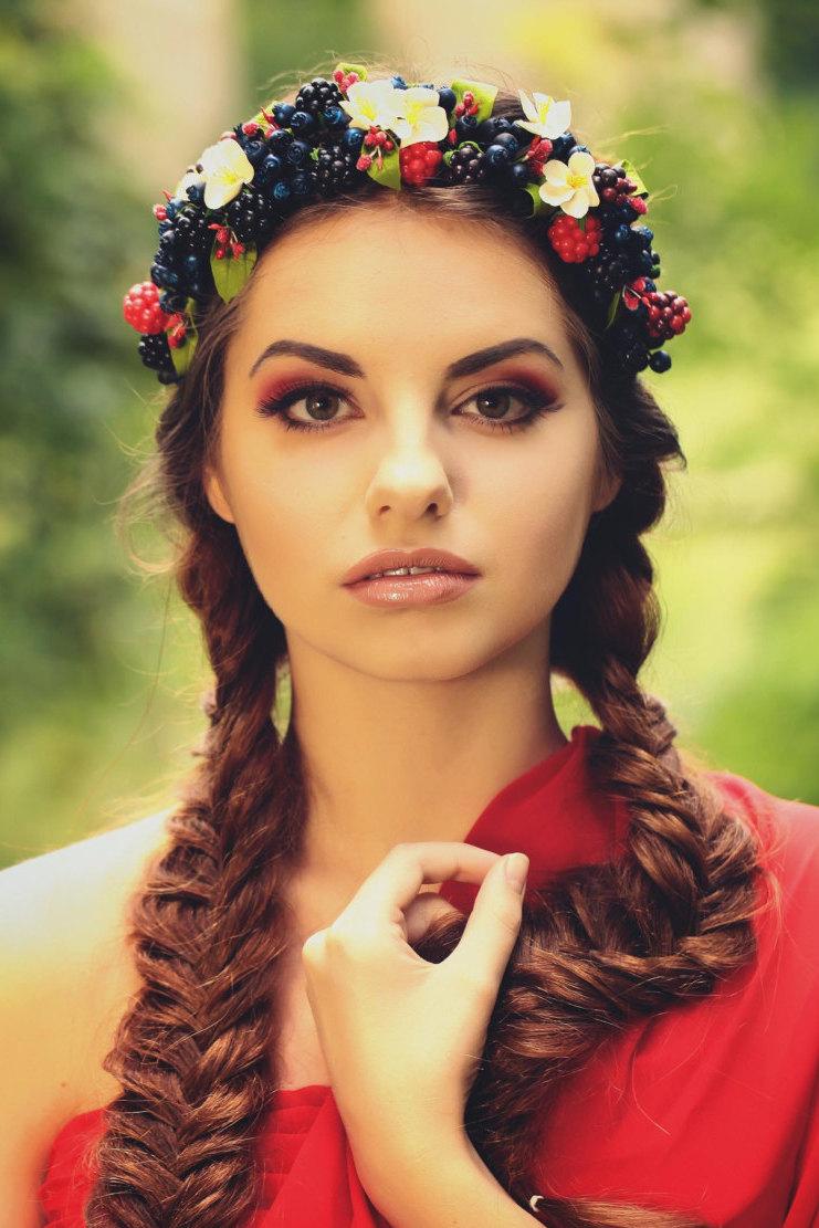 Mariage - Berries hair wreath, little white flower crown, flower headpiece - berry flower crown