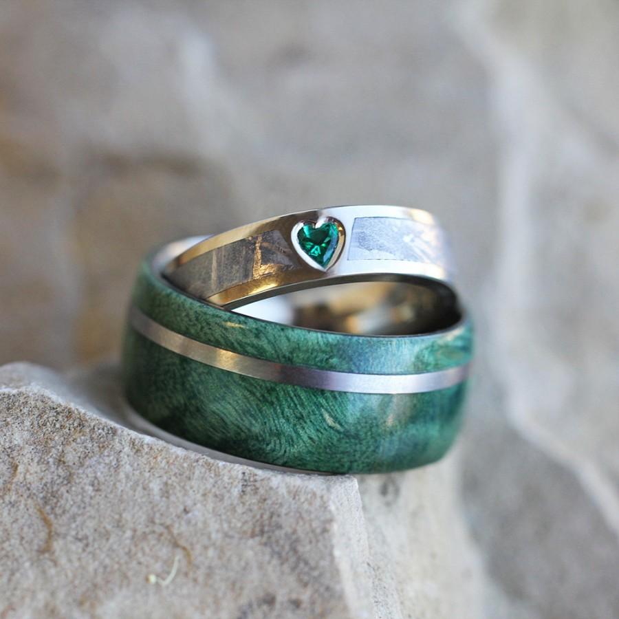 زفاف - Unique Wedding Ring Set, Rustic Bridal Set with Green Box Elder Burl and Heart Shaped Emerald, Meteorite Engagement Ring