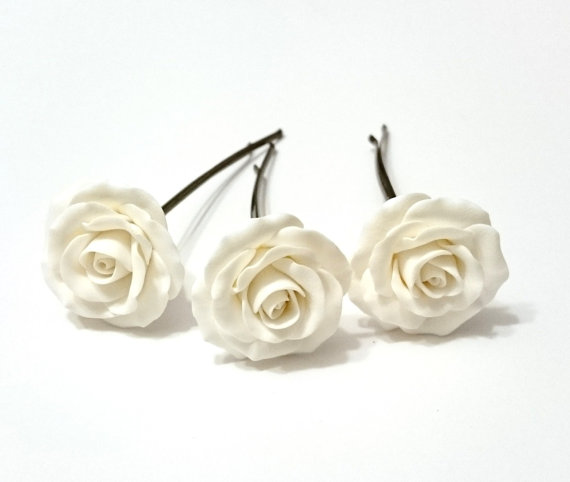 Свадьба - White Roses Hair pins, White Roses hairpins, Woodland, White Flower, Wedding, Wedding Hair Accessories, White Roses Bridesmaid Hair Set