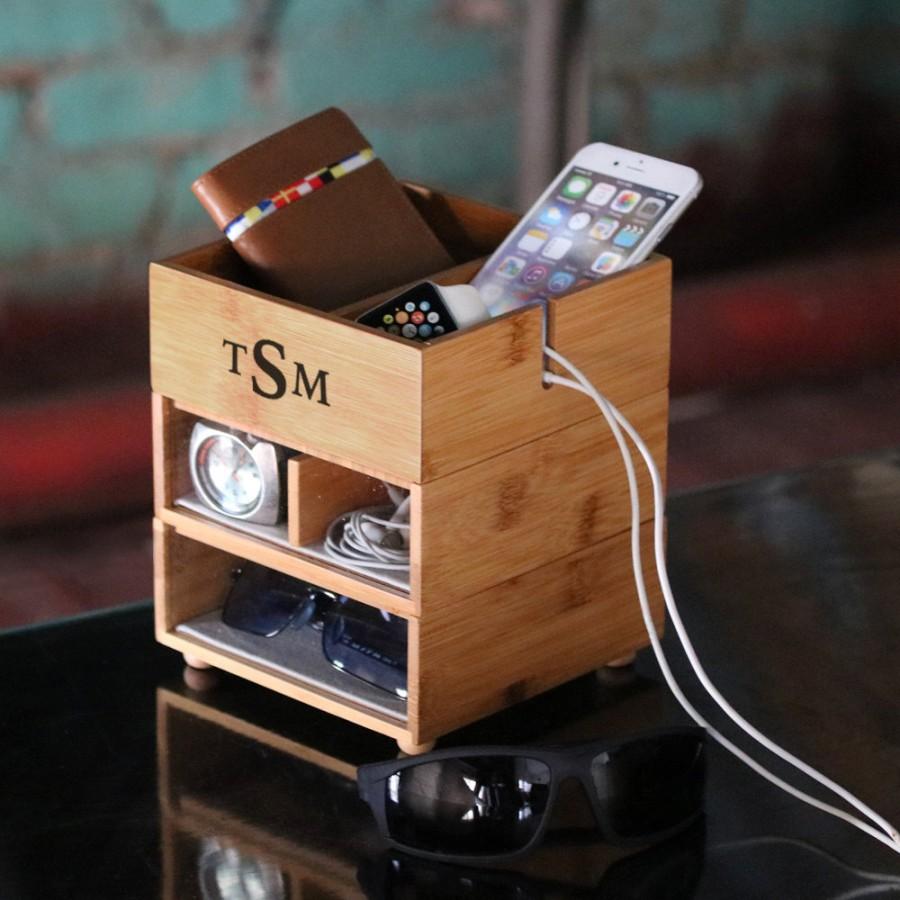 Wedding - Personalized stacking valet phone charger in eco-friendly bamboo, organizer, Men's monogram