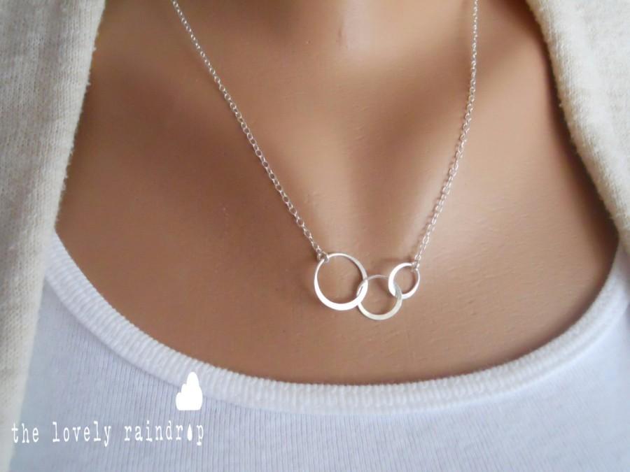 Свадьба - Mini Sterling Silver Triple Circle Necklace - Dainty Minimal Simple Modern - Everyday Jewelry - Wedding Jewelry - Bridal - Simple Everyday