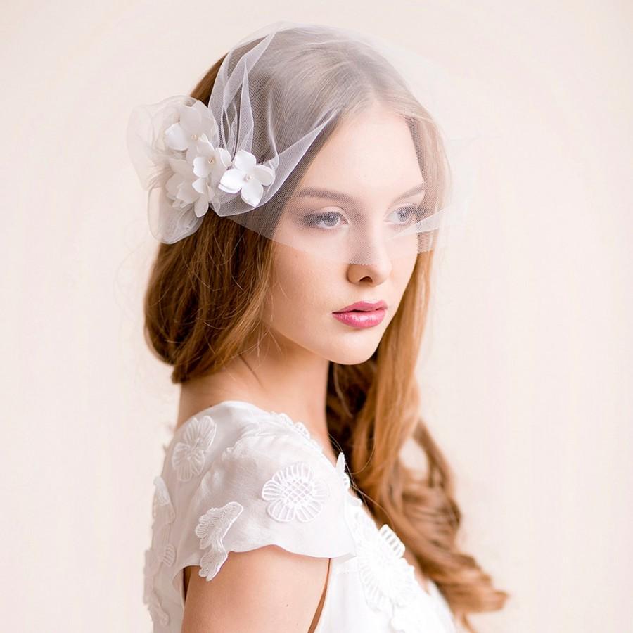 Свадьба - Bridal Tulle Blusher with Hydrangea Blooms - Wedding Blusher of Tulle - Bandeau Style - Bridal Hair Accessories with Flowers