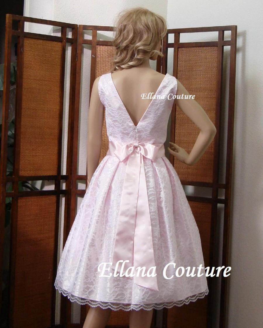 Hochzeit - Plus Size. Mallory - Lovely Vintage Inspired Wedding Dress. Tea Length.