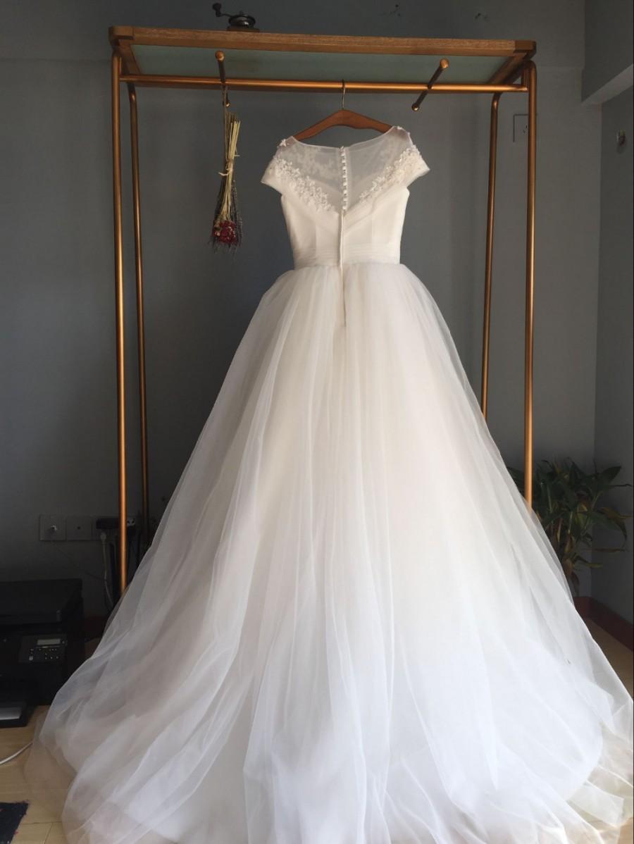 Hochzeit - Aliexpress.com : Buy Scoop Neck Floor Length Court Train Ball Gown Wedding Dress with Appliques and Beading from Reliable dress up wedding gowns suppliers on Gama Wedding Dress