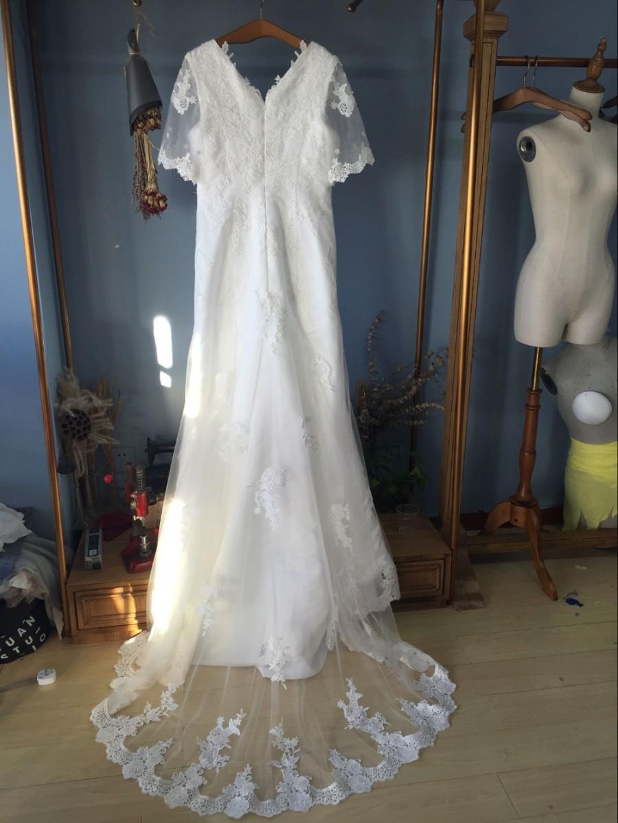 Свадьба - Aliexpress.com : Buy V Neck Floor Length Court Train Half Flare Sleeves Plus Size Wedding Dresses Vintage Bridal Gowns from Reliable dress evening gowns suppliers on Gama Wedding Dress