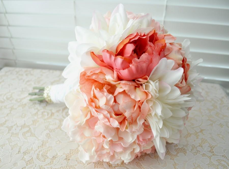 Mariage - Wedding Bridal Bouquet Pink Peony White Dahlia Bridal Bouquet Gold Lace Handle Bouquet Pink Peonies Bouquet Rustic Wine Country Wedding