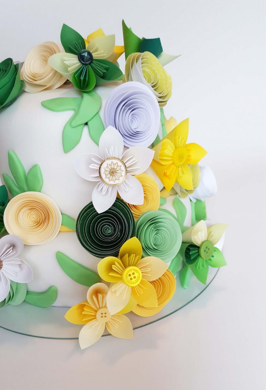 زفاف - Small Assortment of Mixed Size Paper Flowers for Cake Decoration