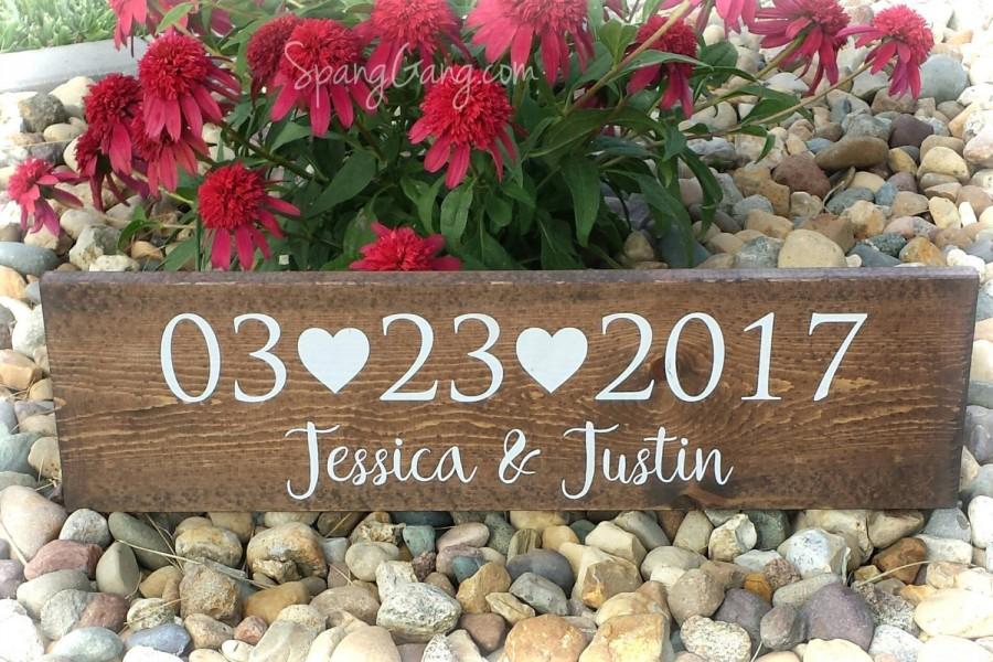 Hochzeit - Wedding Date Sign//Bridal Shower Gift//Save the Date Photo Prop//Wedding Name Sign//Wedding Gift//Rustic Wedding Decor//Engagement Gift
