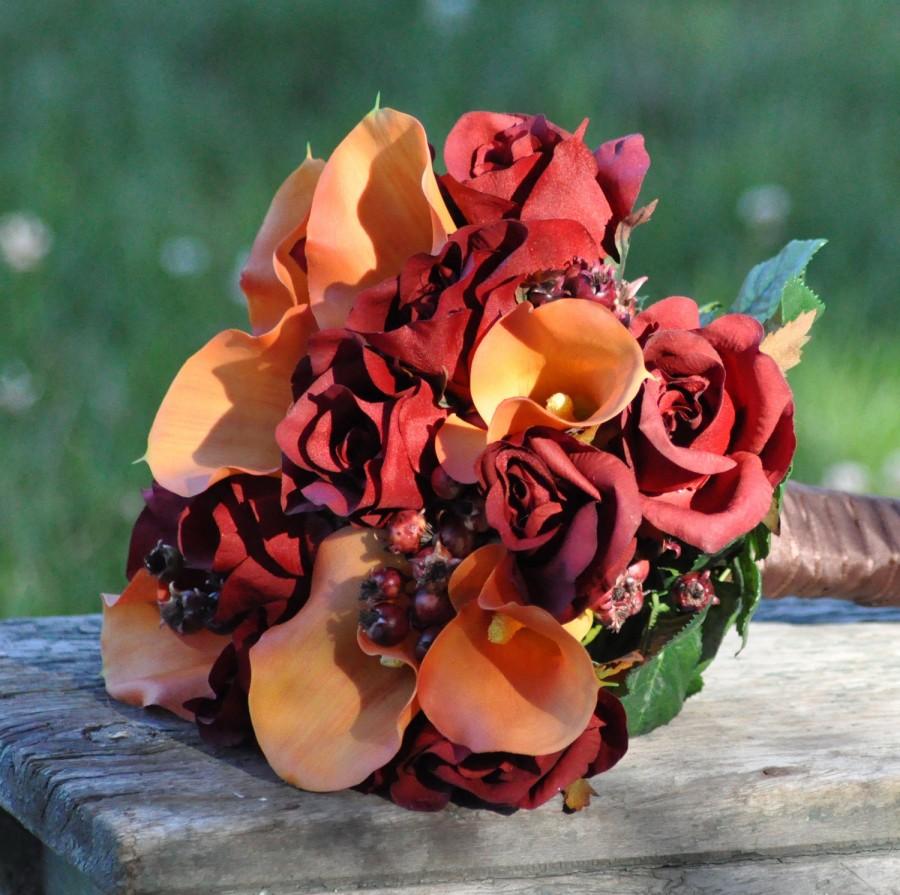 Mariage - Silk Wedding Bouquet, Fall Wedding Bouquet, Keepsake Bouquet, Bridal Bouquet  made with Orange Calla Lily and Red Rose silk flowers.
