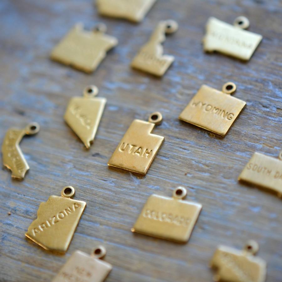 Hochzeit - State Map Charms Raw Brass Map United States 50 State Shape Gold America Pendant Charm Maps Jewelry Making Supplies (AU149-AU150)